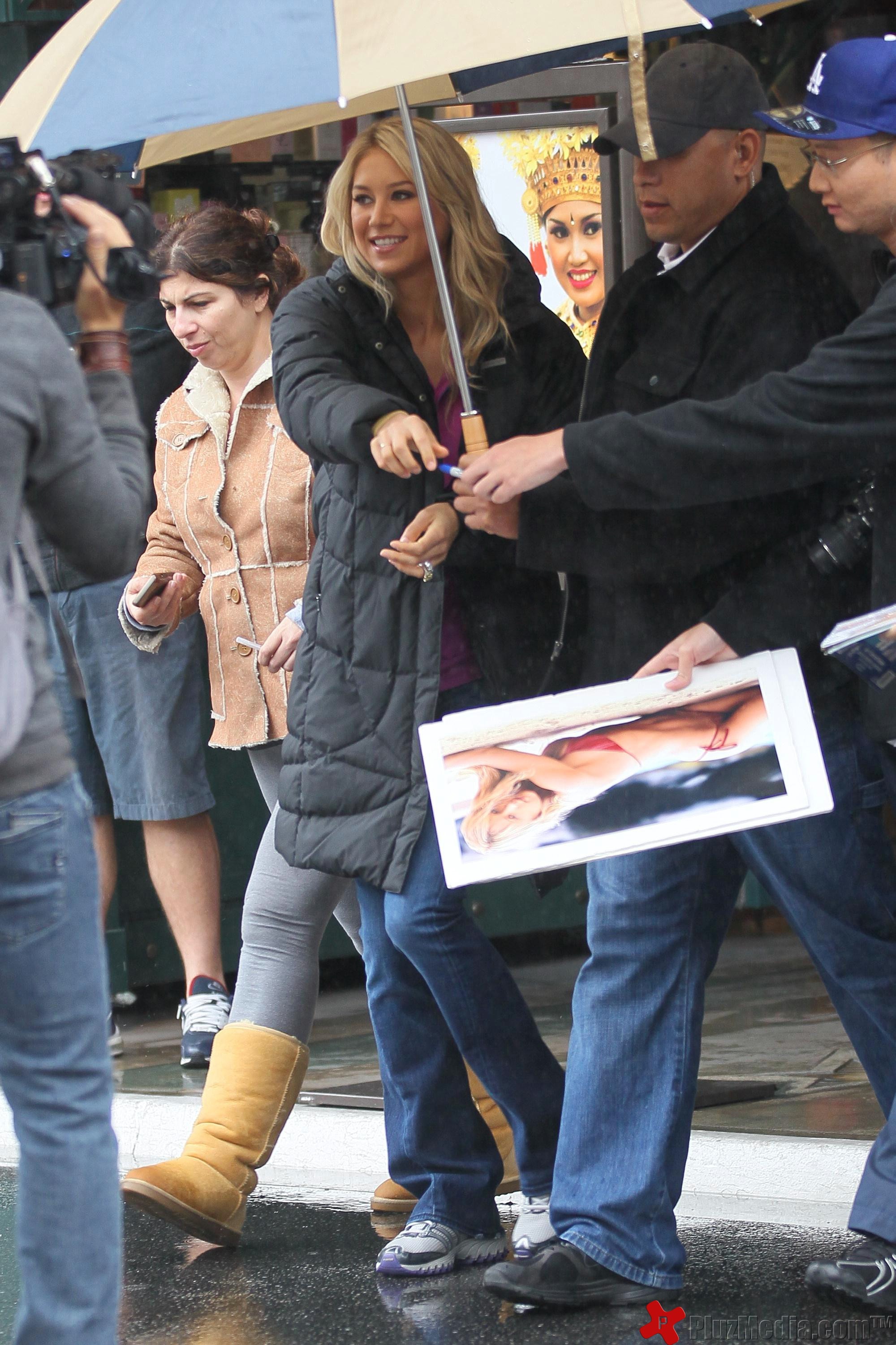 Tennis star Anna Kournikova playing table tennis at The Grove - Photos | Picture 95542